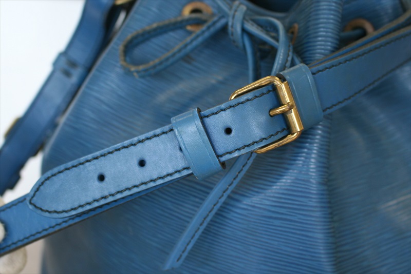 LOUIS VUITTON NOE EPI Blue