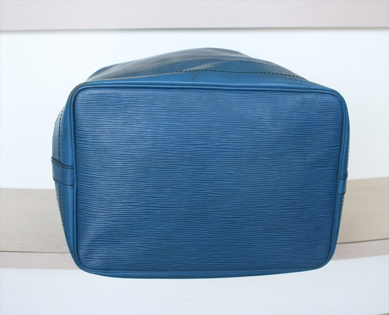 LOUIS VUITTON NOE EPI Blue