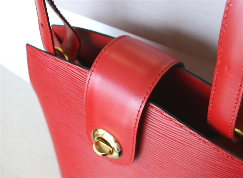Louis Vuitton Cluny Handbag 336595