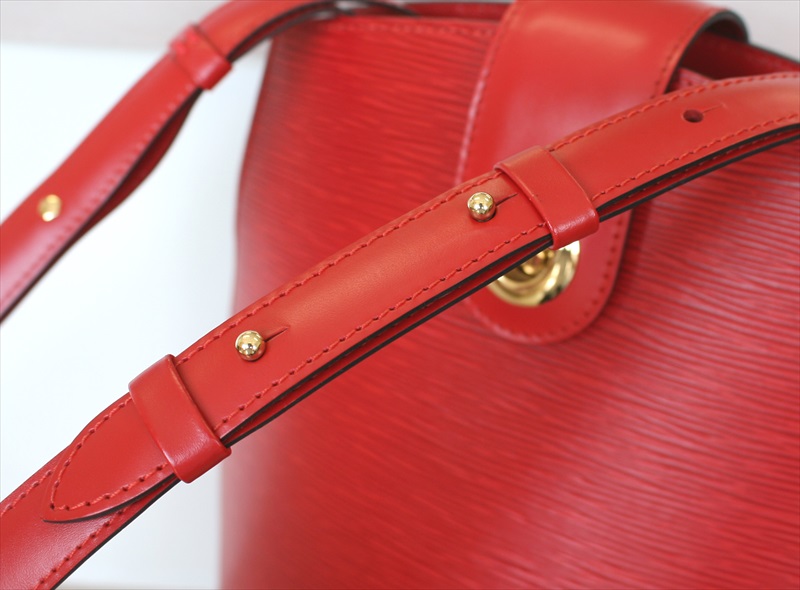 Louis Vuitton Cluny Red Leather Shoulder Bag (Pre-Owned)