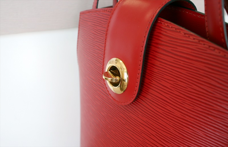 Cluny leather handbag Louis Vuitton Red in Leather - 36465346