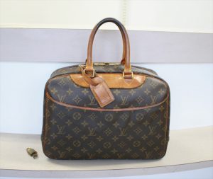 LOUIS VUITTON DEAUVILLE Monogram