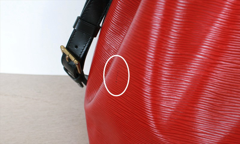 Louis Vuitton Red Epi Noé Petite QJB0BPLRRE010