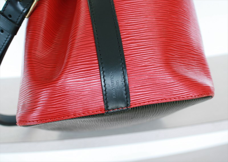 Louis Vuitton Grand Noé Bicolor Black/Red Epi, 49% OFF