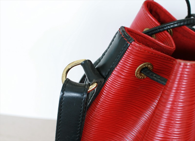 Louis Vuitton petit Noé shopping bag in red and black bicolor epi leather