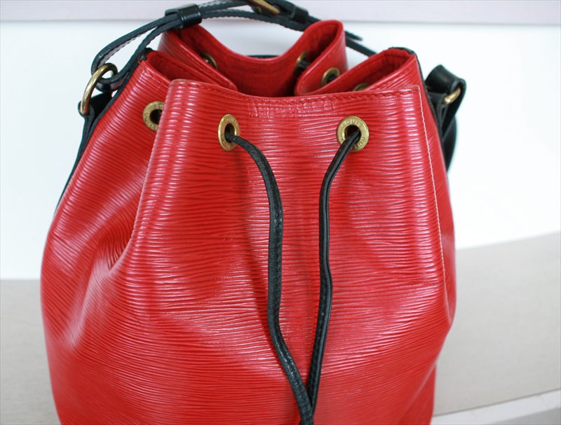 LOUIS VUITTON PETIT NOE Epi Red Shoulder Bag No.1380
