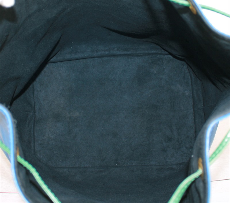 Louis Vuitton Epi Danube Shoulder Body Bag Green M45634 #EU197-193 -  Organic Olivia