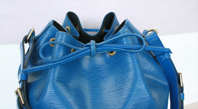 LOUIS VUITTON PETIT NOE Epi Blue Shoulder Bag No.907-e