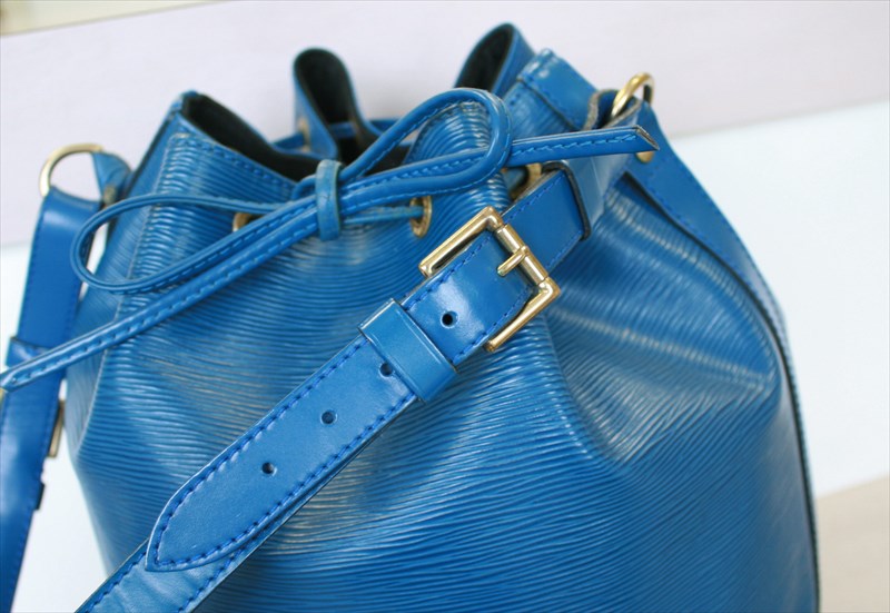 LOUIS VUITTON BLUE EPI NOÉ PETITE Drawstring Hand Bag/ Shoulder