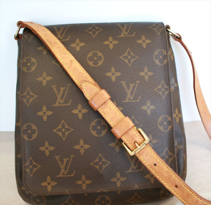 Shop Louis Vuitton Shoulder Bags (M45976) by LESSISMORE☆