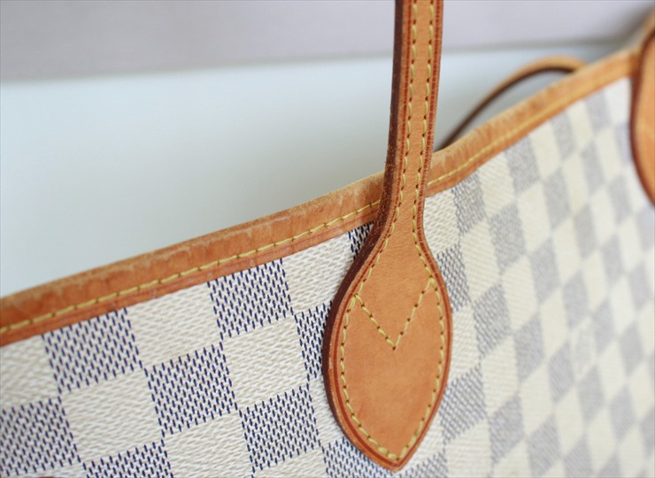 Louis Vuitton White And Beige Damier Azur Coated Canvas Neverfull MM Gold  Hardware Available For Immediate Sale At Sotheby's