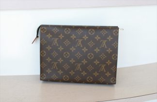 Poche Toilette 26 Monogram