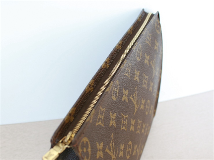 Poche Toilette 26 Monogram