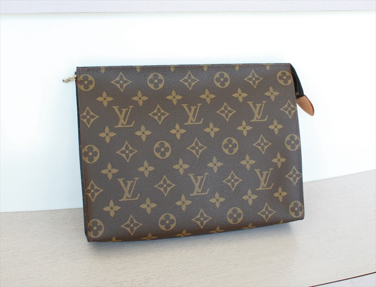 Poche Toilette 26 Monogram