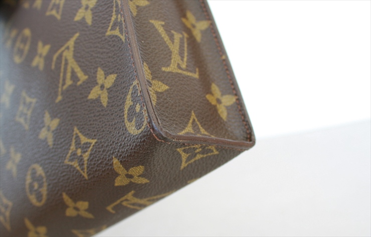 Poche Toilette 26 Monogram