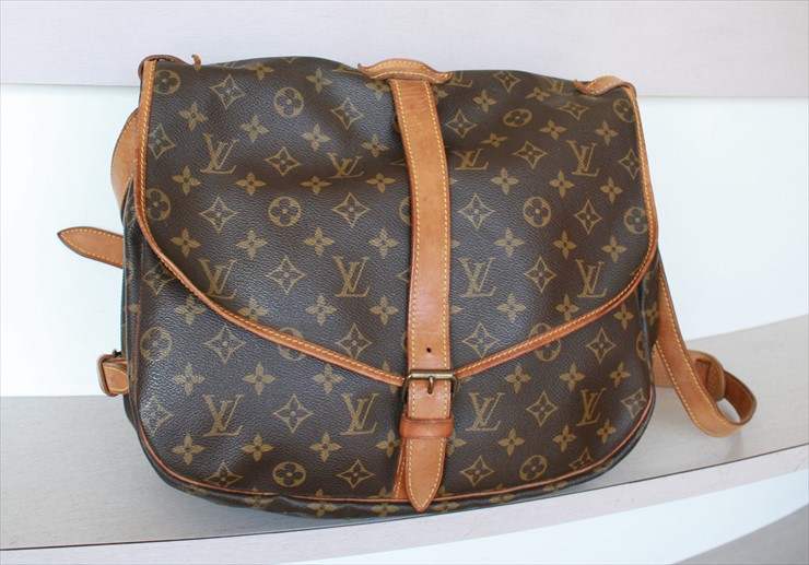 Louis Vuitton 1983 Saumur 35 Messenger Bag in Brown