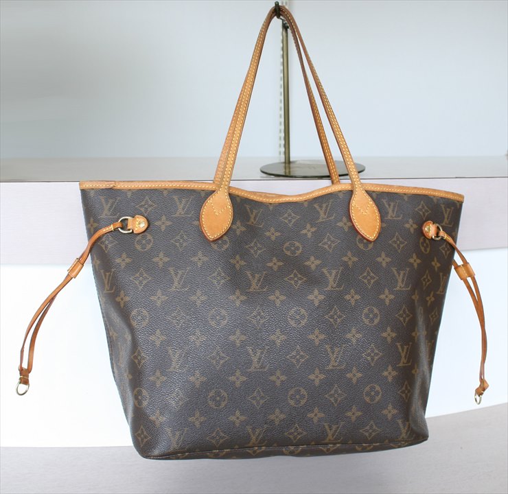 Louis Vuitton Neverfull MM Monogram for Sale in Fountain Valley