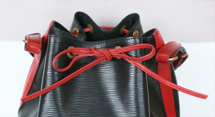 Louis Vuitton Red Epi Petit Bicolor Noe Black Leather ref.800952 - Joli  Closet