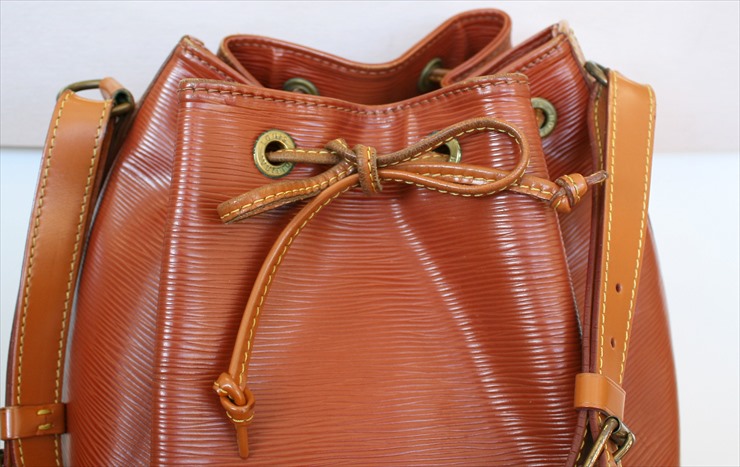Louis Vuitton Authentic Epi Leather NeoNoè GM Bucket Bag in Brown Rust