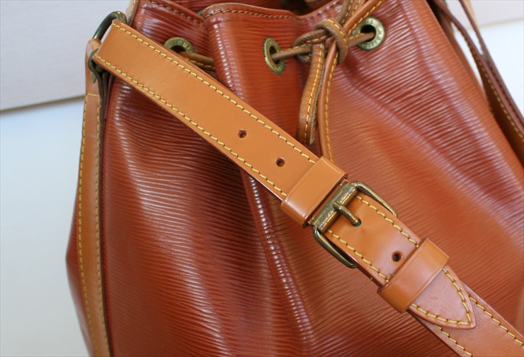 LOUIS VUITTON NOE EPI Brown Beige Bi-color Shoulder Bag No.1112-e