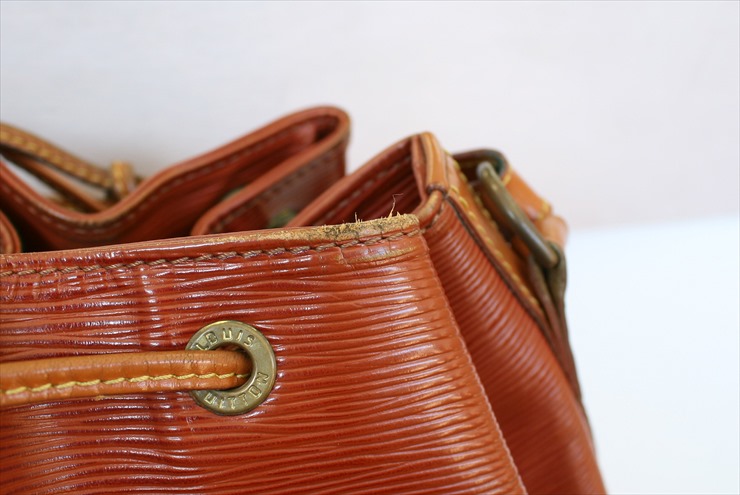 Louis Vuitton Epi Bi-Colour Noe Shoulder Bag – Timeless Vintage