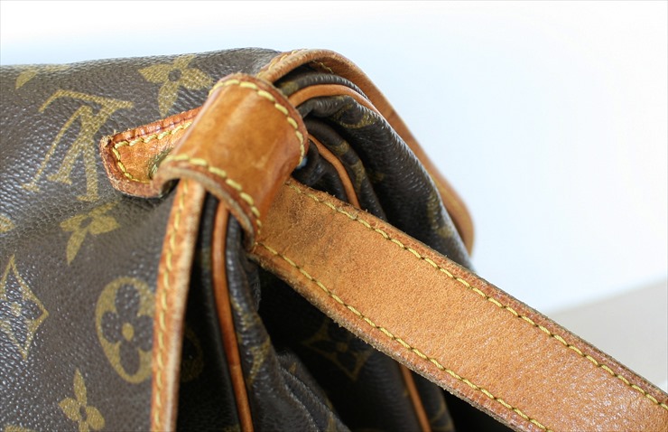 Louis Vuitton Saumur Shoulder bag 389360