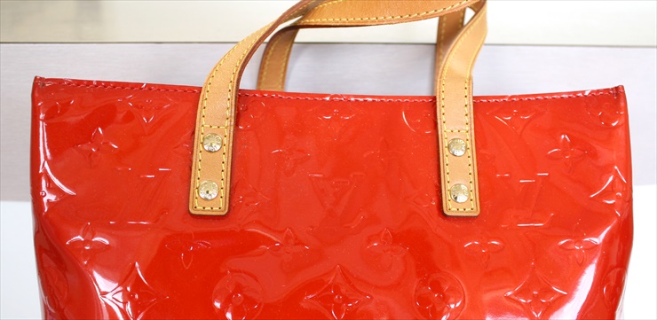 Louis Vuitton 'reade Mm' Red Patent Vernis Handbag