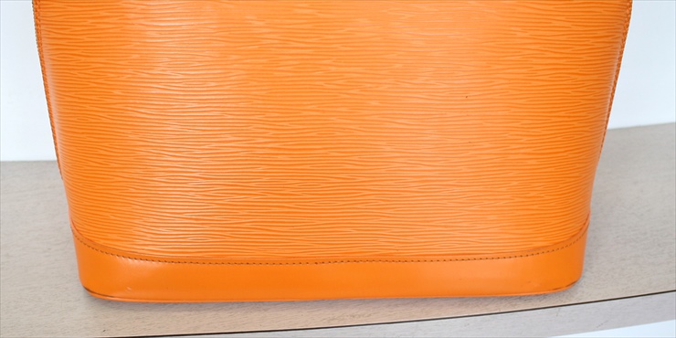 Louis Vuitton Mandarin Orange Epi Leather Neverfull MM Tote Bag