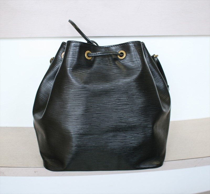louis vuitton petit noe small model shopping bag in kouril black