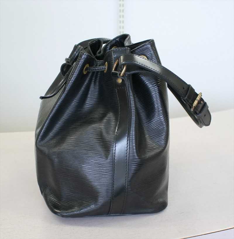 Louis Vuitton, Bags, Auth Louis Vuitton Epi Petit Noe M592 Womens  Shoulder Bag Noir