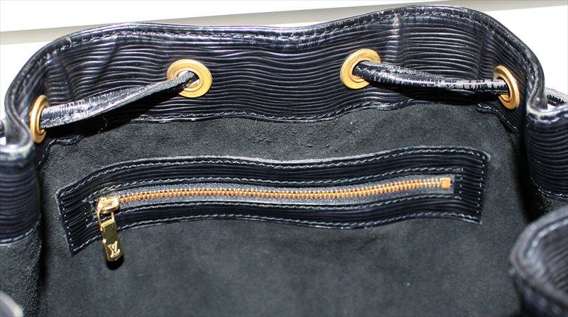 LOUIS VUITTON PETIT NOE Epi Black Noir Shoulder Bag No.1200-e