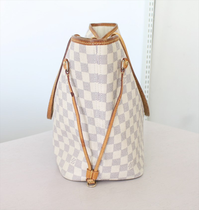 Luxury Handbag 101 --> Louis Vuitton All genuine Louis Vuitton handbags are  waterproof and fireproof. Canva…