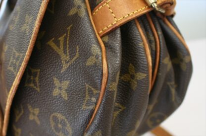 LOUIS VUITTON SAUMUR 30 Monogram